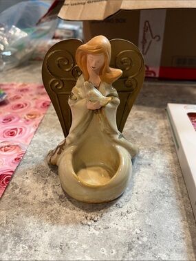 Angel Figurine Ceramic Tealight Holder in Cream and Gold - Unbranded